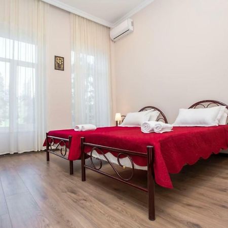 Near The Opera Apartment Тбилиси Екстериор снимка