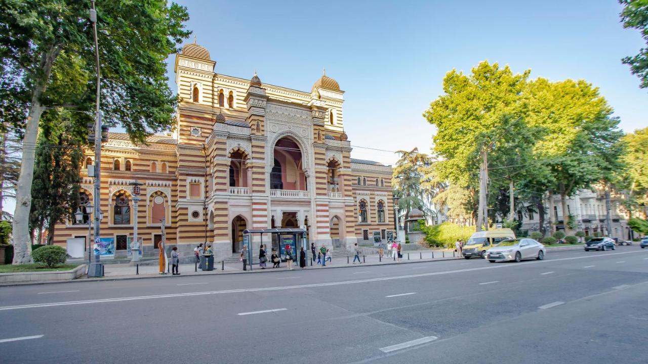 Near The Opera Apartment Тбилиси Екстериор снимка