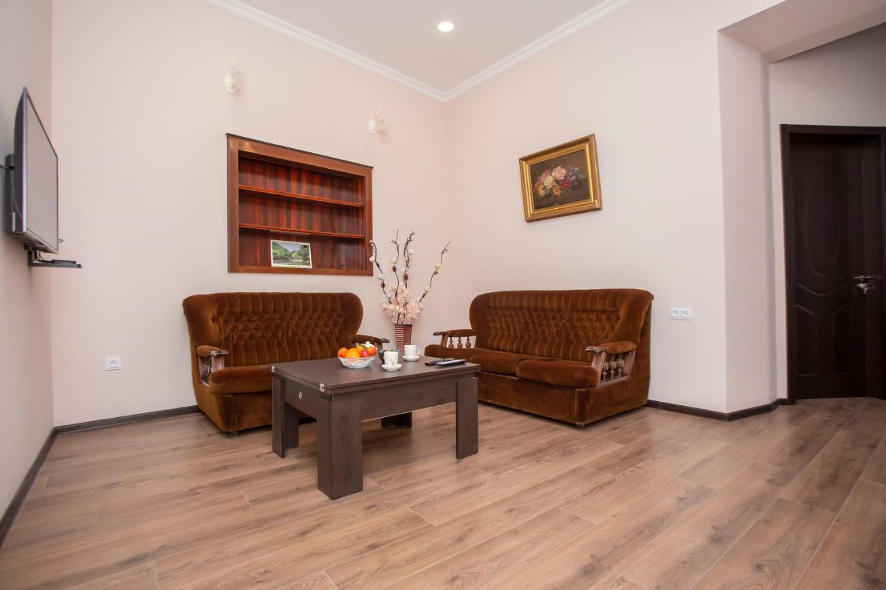 Near The Opera Apartment Тбилиси Екстериор снимка