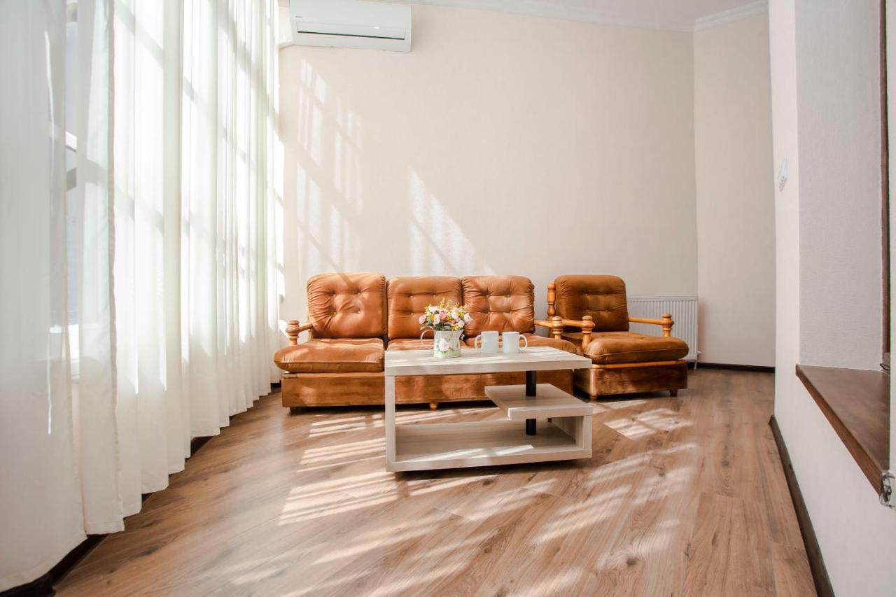 Near The Opera Apartment Тбилиси Екстериор снимка