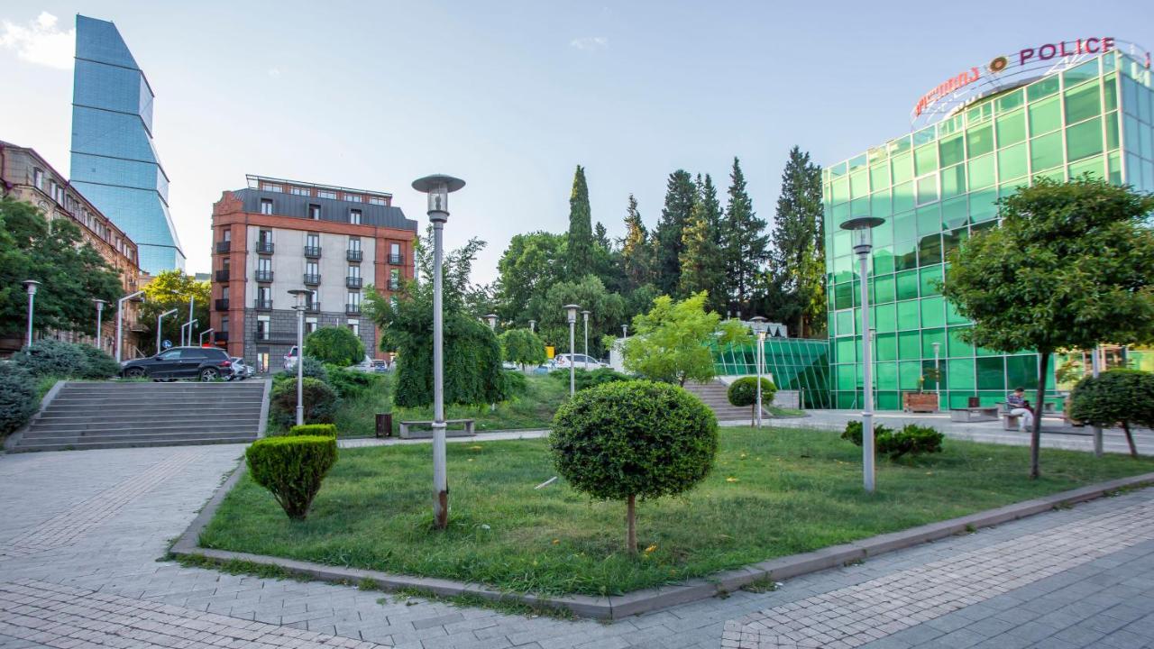 Near The Opera Apartment Тбилиси Екстериор снимка