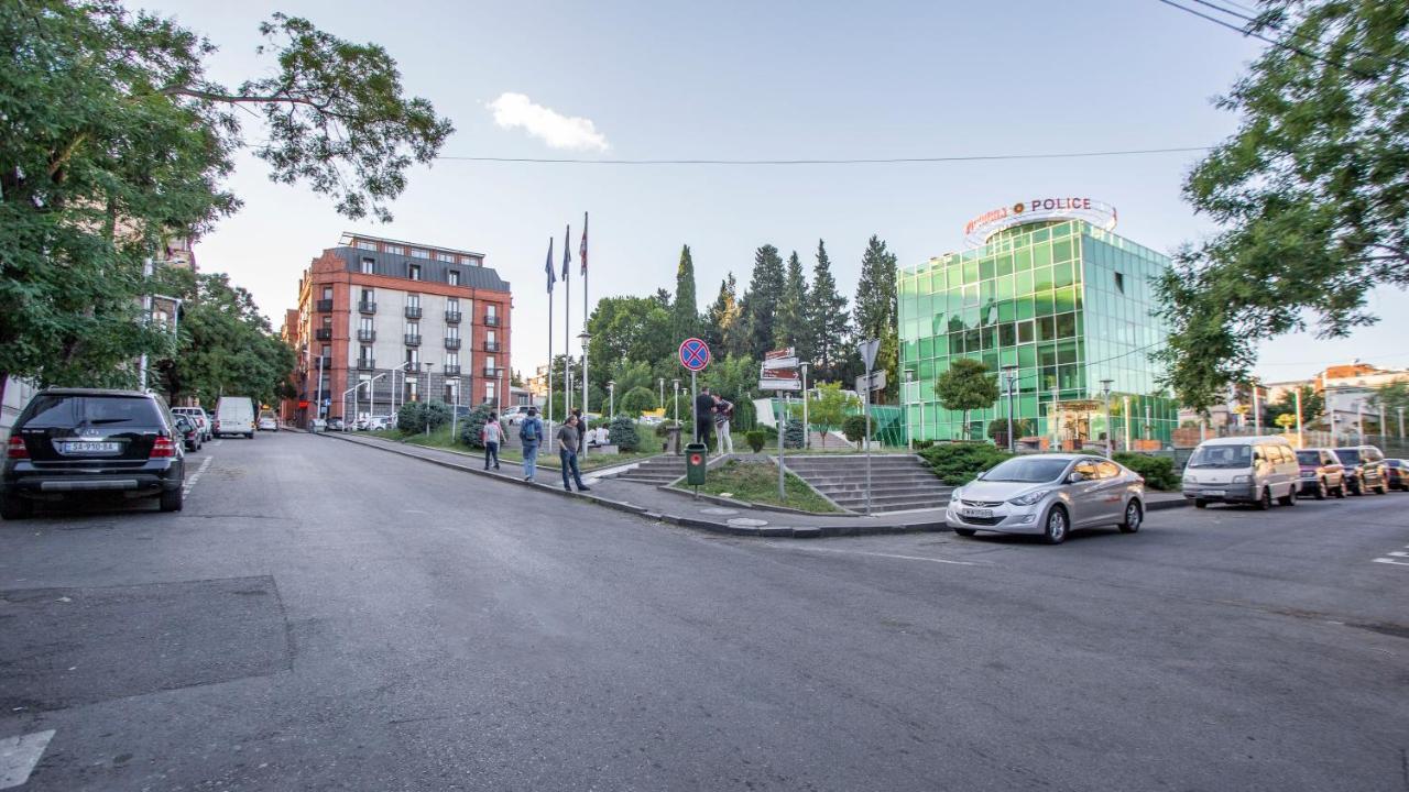 Near The Opera Apartment Тбилиси Екстериор снимка
