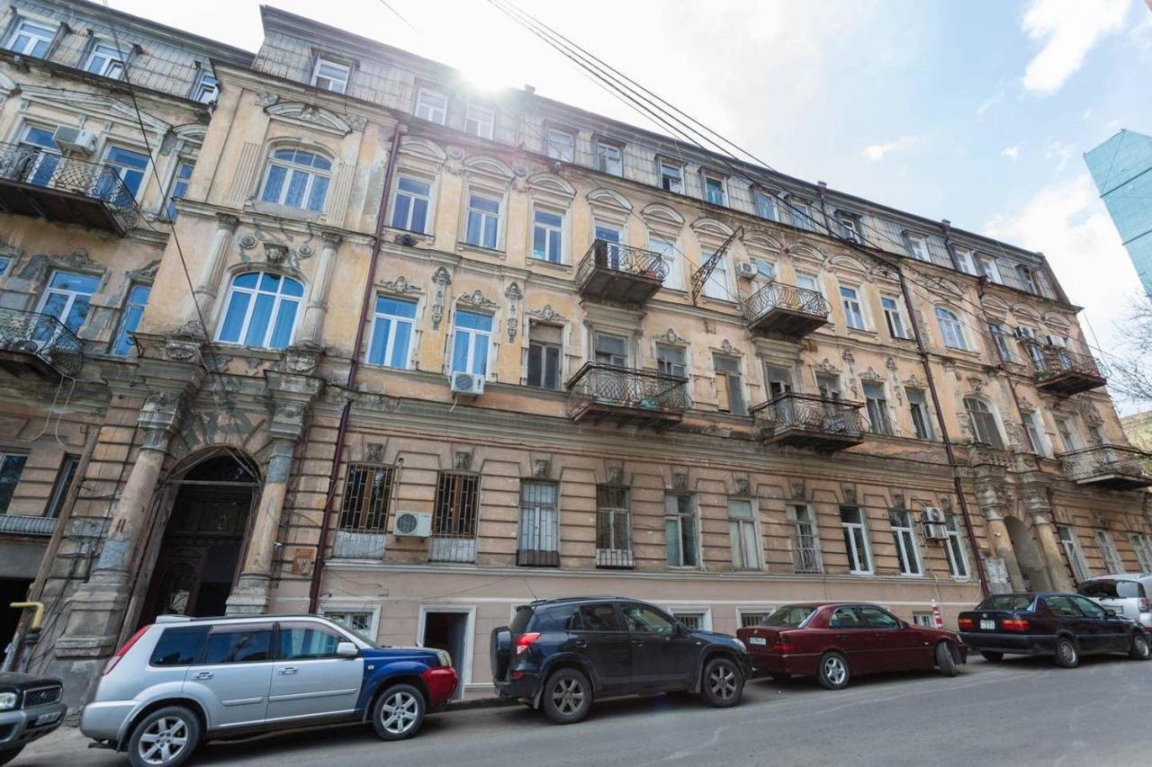 Near The Opera Apartment Тбилиси Екстериор снимка